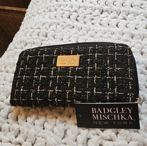 Badgley Mischka Black and Gold Tweed Wallet. NWT